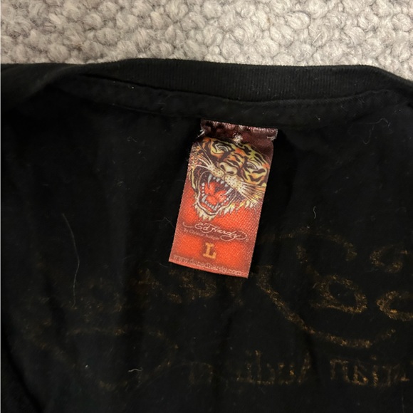Ed hardy v neck - Picture 2 of 3